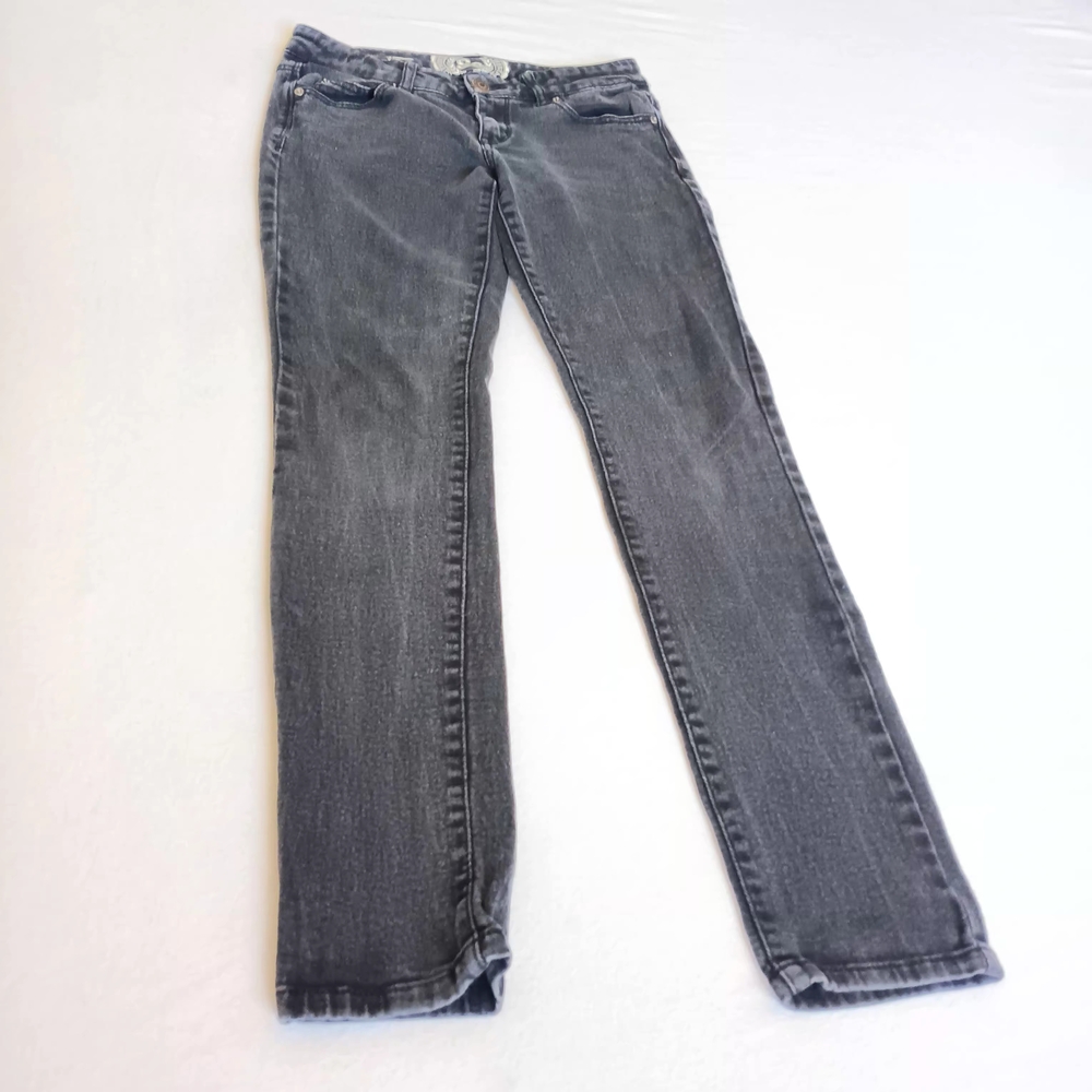 SO Sz 7 Women's Skinny Jeans in Charcoal Grsy